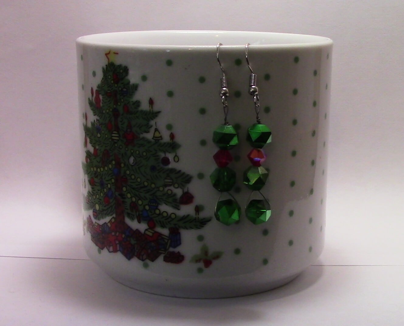 Sparkly Red and Green Christmas Earrings - Image 3