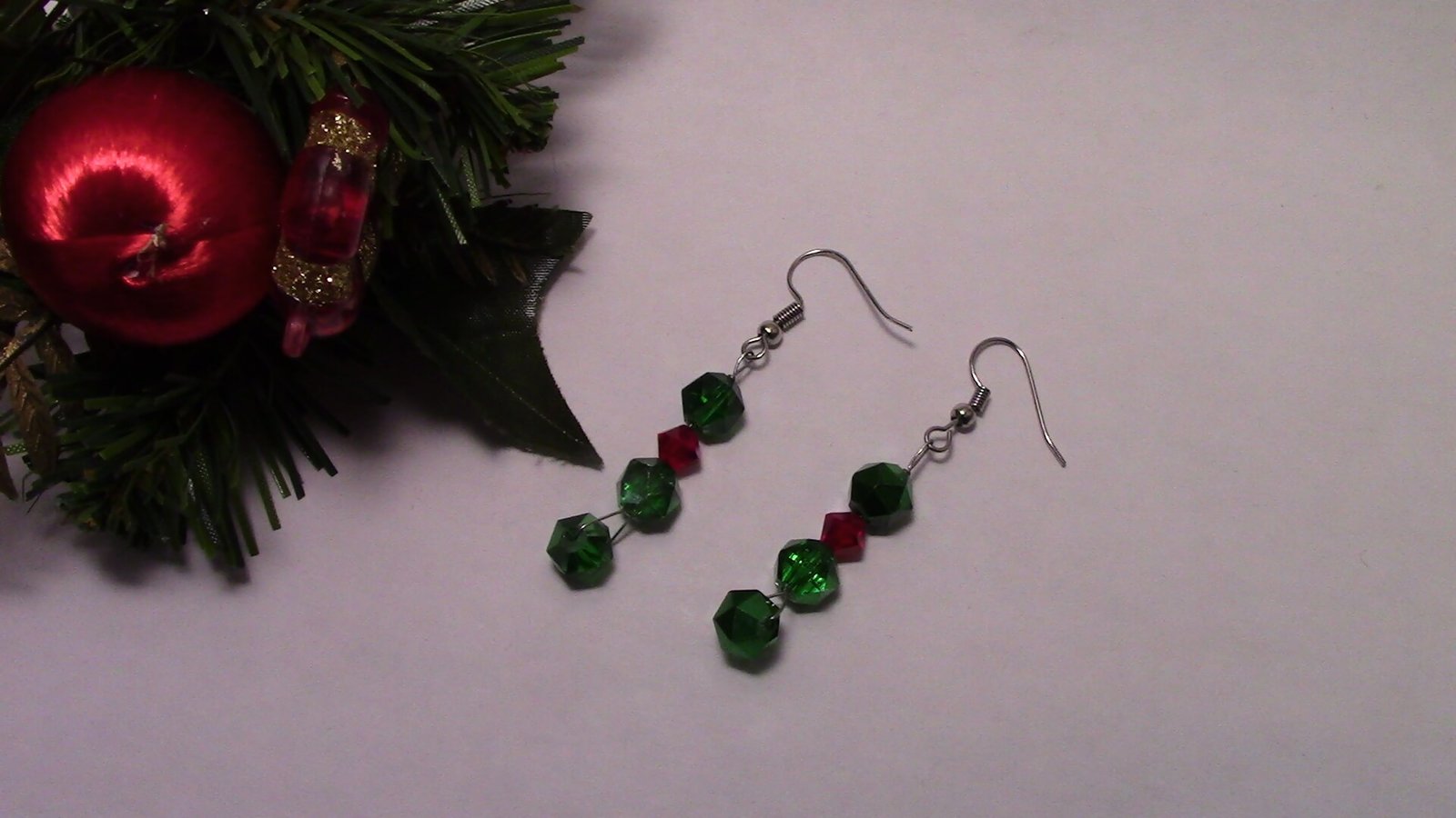 Sparkly Red and Green Christmas Earrings - Image 4